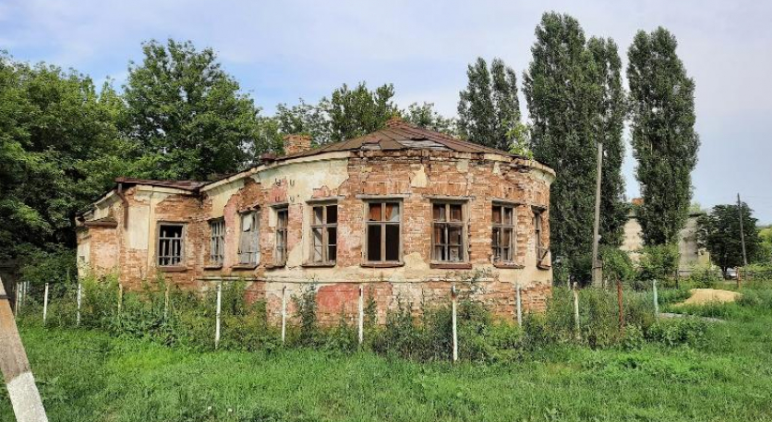 Фото: региональное отделение Народного фронта
 Источник: https://bloknot-voronezh.ru/news/obekt-kulturnogo-naslediya-1875-goda-ukhodit-pod-z-1638318